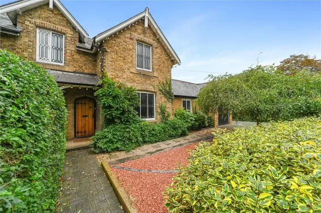 House Under Offer with 4 bedrooms in Old Harlow, CM17, photo 2