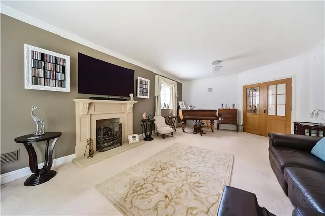 Wood End Close, Farnham Common, SL2, photo 2