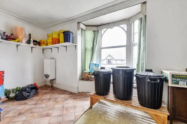 Park Crescent, Llandrindod Wells, LD1, photo 3