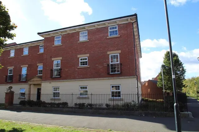 Eastbury Way, Redhouse, photo 1