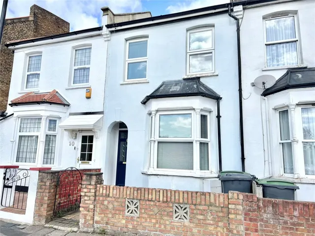 Palace Road, London, N11, photo 1