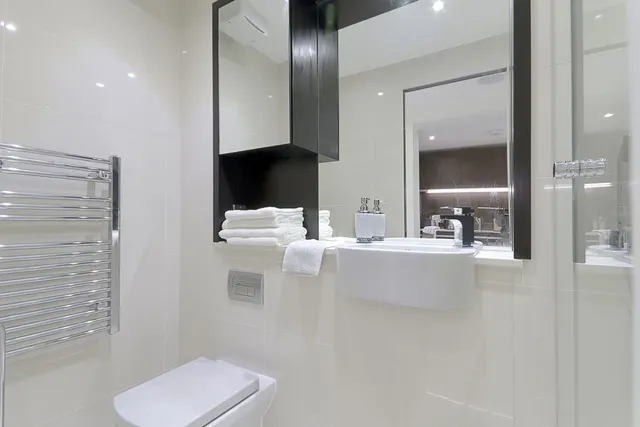 Photo 3 — Albany House, London
