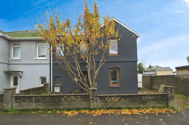 Pyle Road, Bridgend, photo 1