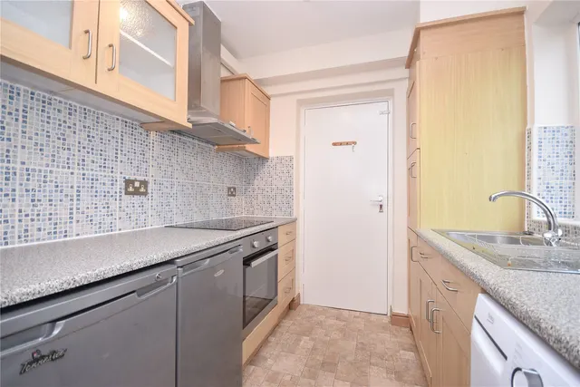 Slaid Hill Court, Leeds, LS17, photo 2