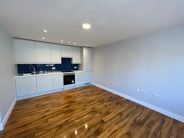 Town Centre, RH10, photo 2