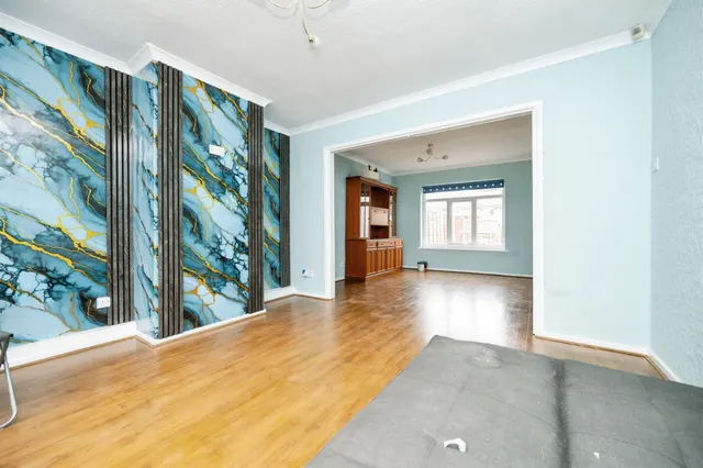 Surrey Crescent, West Bromwich, B71, photo 2