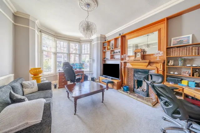 Photo 3 — Collingwood Avenue, London