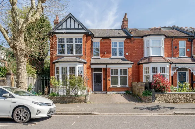 Collingwood Avenue, London, photo 1