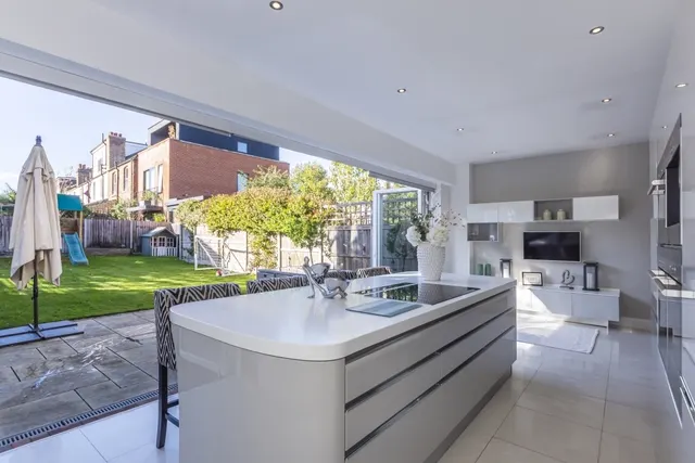 Photo 2 — Coppetts Road London N10