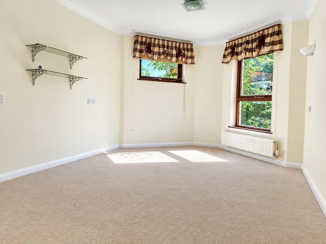 Finchley Road, Golders Green, NW11, photo 2