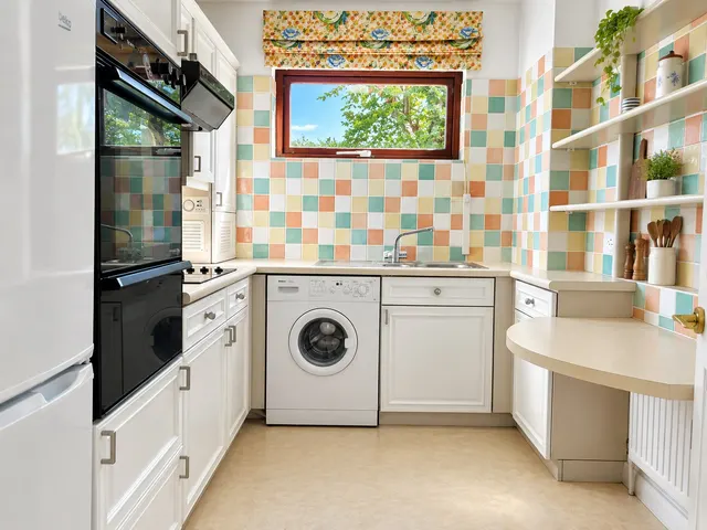 Finchley Road, Golders Green, NW11, photo 3
