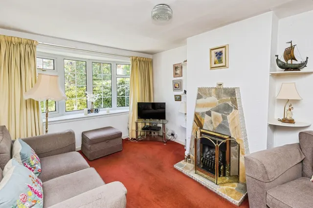 Photo 3 — Kelsall Close, Oxton, Prenton