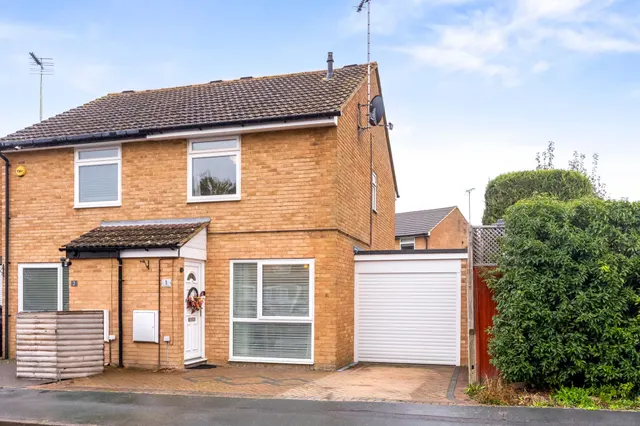 Yarrow Close, Horsham, RH12, photo 1