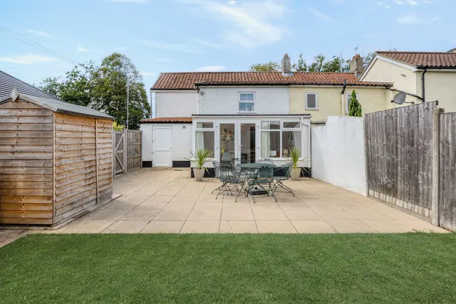 Modern Three Bedroom Cottage in Watton, photo 1