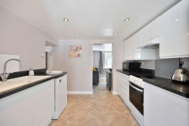 Modern Three Bedroom Cottage in Watton, photo 3