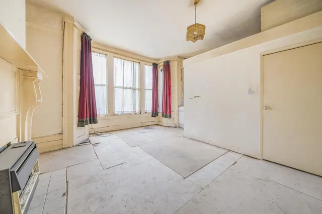Photo 3 — Endymion Road, Stroud Green, London, N4