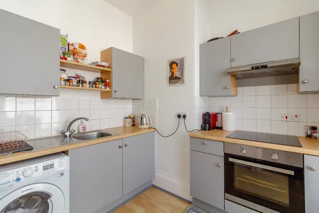 Hewlett Road, Cheltenham, GL52, photo 3