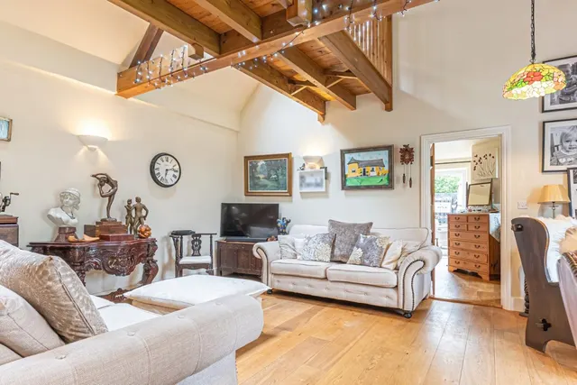 The Shire House, Rowden Farm Barns, LU7, photo 2