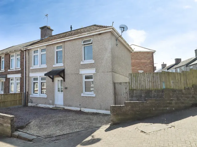 Cawley Place, Barry, photo 1