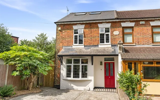 Oak Avenue, Hampton, TW12 3NR, photo 1