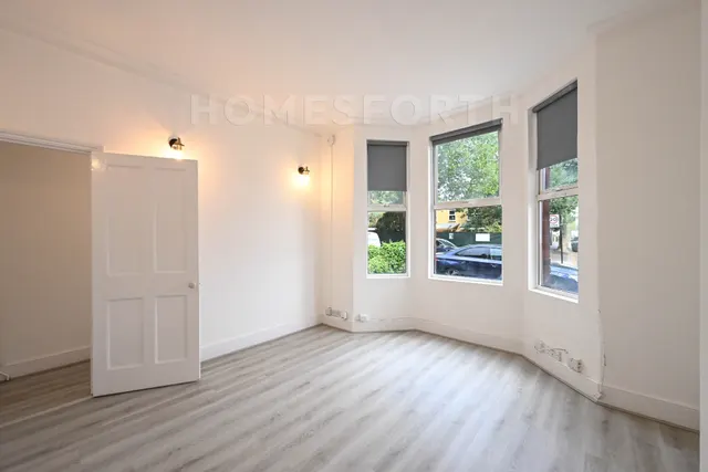 Greenford Avenue, Greenford, W7, photo 1