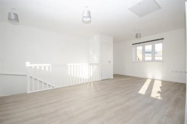 Photo 2 — Harper Road, Botley, Southampton, SO32 2SW