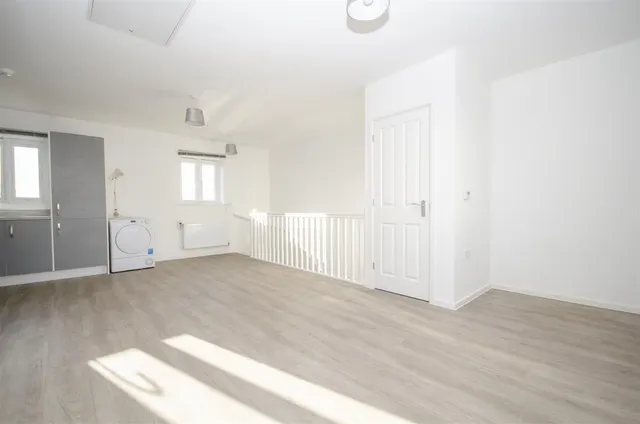 Photo 3 — Harper Road, Botley, Southampton, SO32 2SW