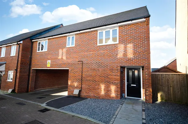 Harper Road, Botley, Southampton, SO32 2SW — photo 1