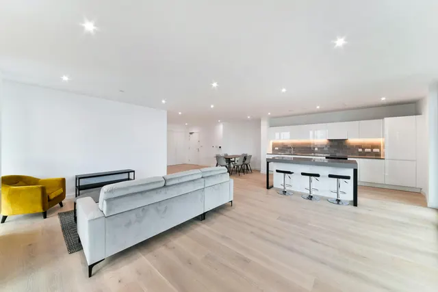 Pinnacle House, Royal Wharf, E16, photo 2