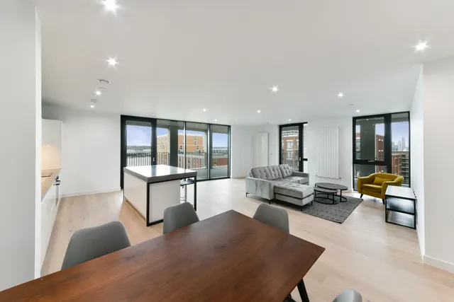 Pinnacle House, Royal Wharf, E16, photo 1