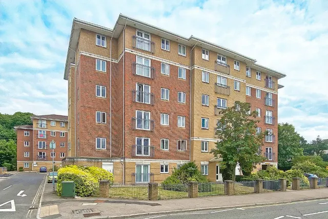 Farnborough Road, Farnborough, GU14, photo 1