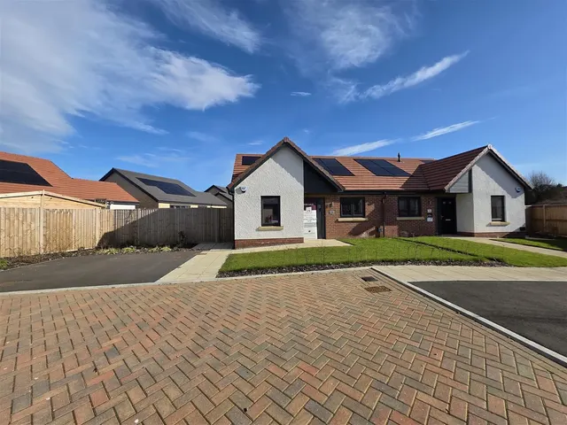 Heather Pastures Eastfield, Scarborough YO11 3YH, photo 1