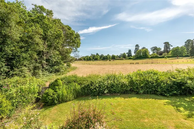 The Green, Ockley, RH5, photo 2