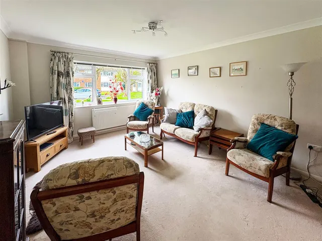 Elm Place, Rustington, photo 2