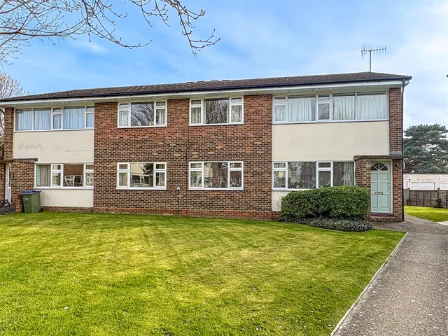Elm Place, Rustington, photo 1