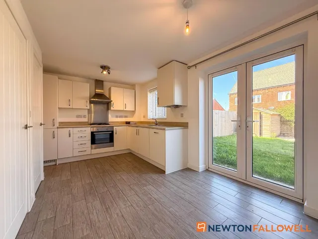 Charters Drive, Middlebeck, NG24, photo 2