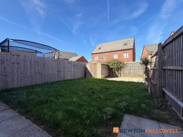 Charters Drive, Middlebeck, NG24, photo 3