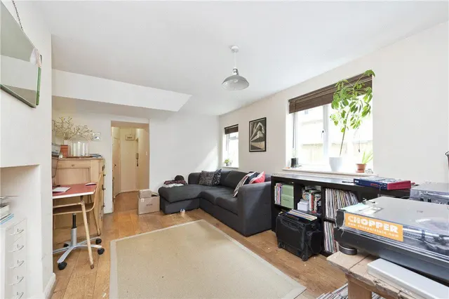Photo 2 — 35a Grove Hill Road, London
