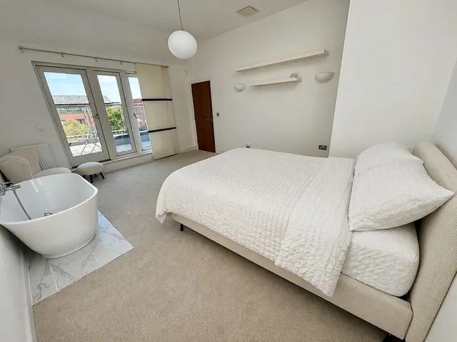 Montmano Drive, Manchester, photo 3