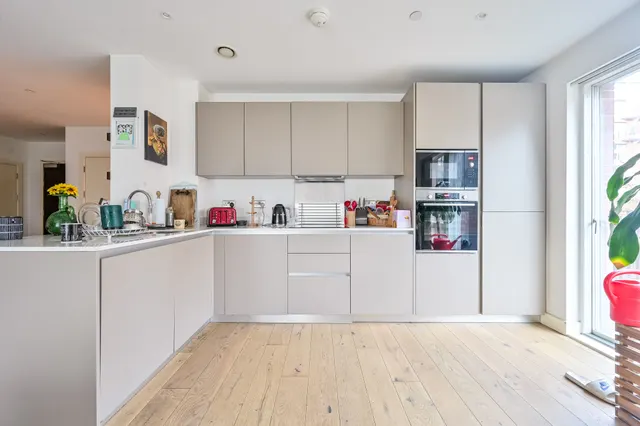 Photo 2 — Apartment 4, Amphion House, 5 Thunderer Walk, London