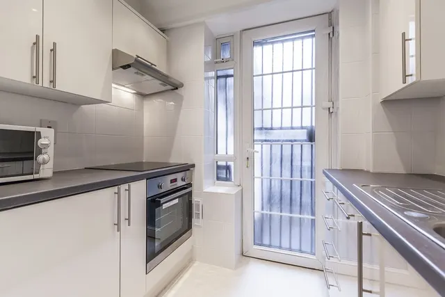 Photo 2 — Portsea Place Paddington W2