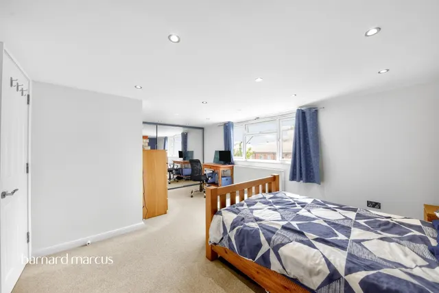 Attfield Close, London, N20, photo 3