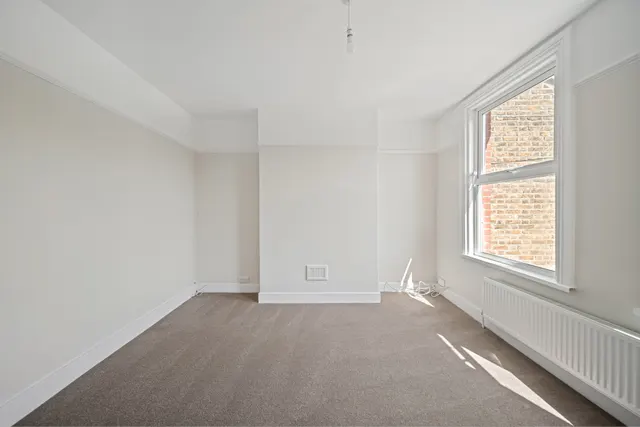 Photo 3 — De Luci Road, Erith, DA8 1PS