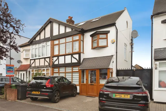 Normanshire Drive, Chingford, E4, photo 1