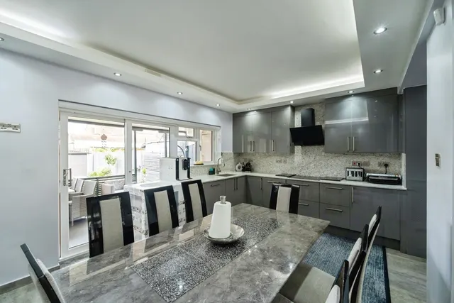 Normanshire Drive, Chingford, E4, photo 3