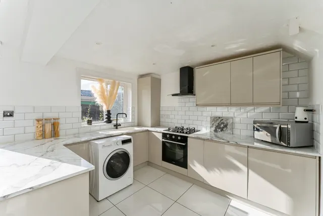 Hyde Park, Kinmel Bay, LL18, photo 3