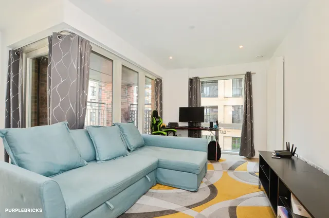 Aerial Square, London, NW9, photo 1