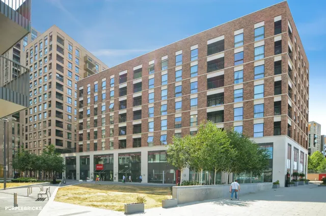 Aerial Square, London, NW9, photo 3