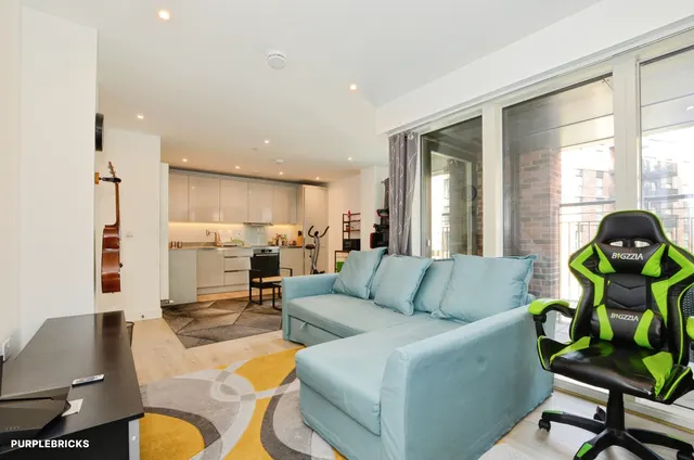 Aerial Square, London, NW9, photo 2