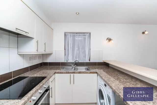 Wicket Road, Perivale Fees Apply, UB6, photo 2